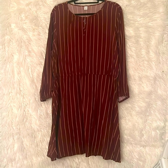Old Navy Dresses & Skirts - Old Navy Burgundy striped dresss
